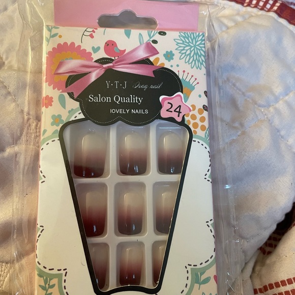 Salon quality press on nails! - Picture 5 of 5